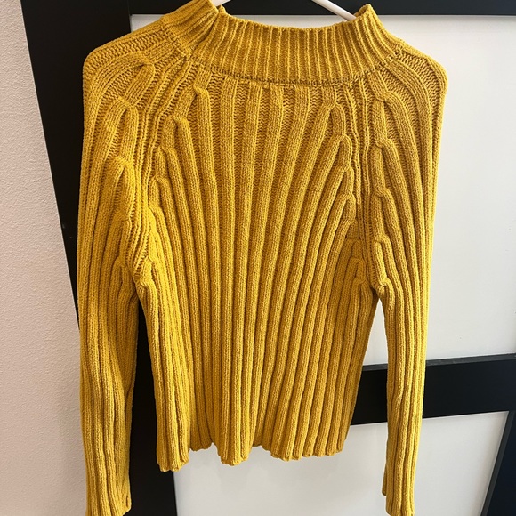 Pink Lilly medium mustard yellow turtleneck - Picture 3 of 4